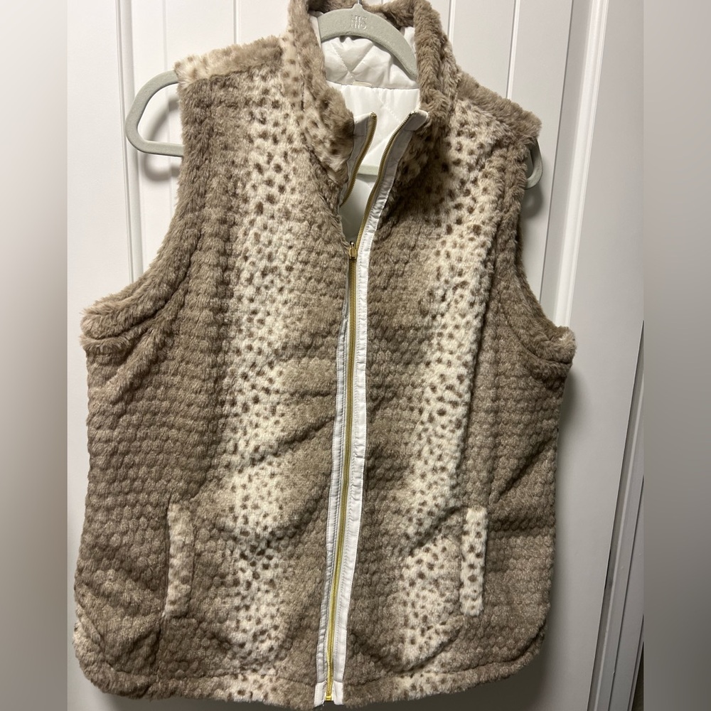 Ladies size XL- reversible fleece/quilted vest- animal print- like new